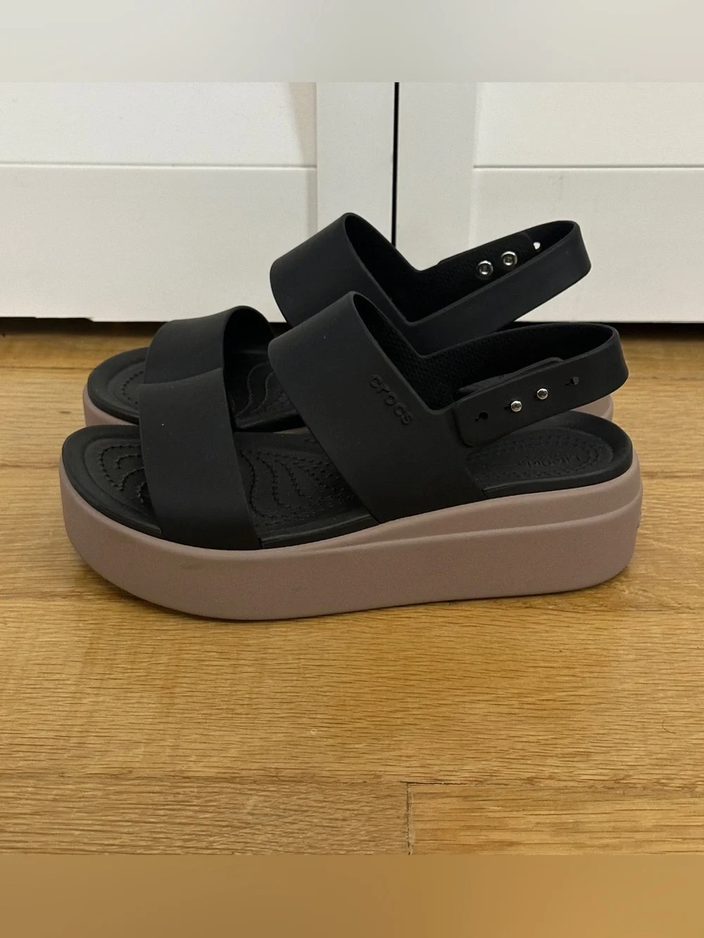 Crocs Women's Brooklyn Low Wedge Strappy Platform Sandals Size 6